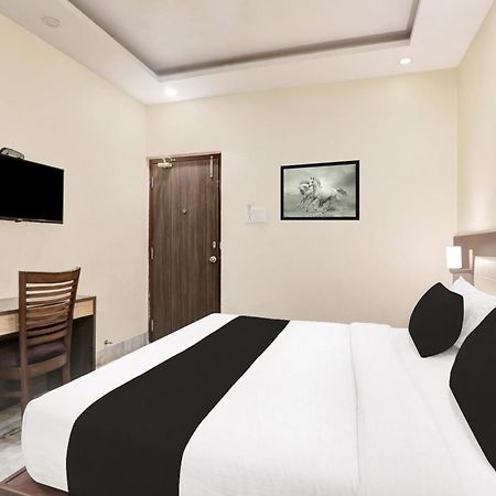 Super Townhouse Kankarbagh Formerly Kunwar Alcajars Patna  Exteriör bild