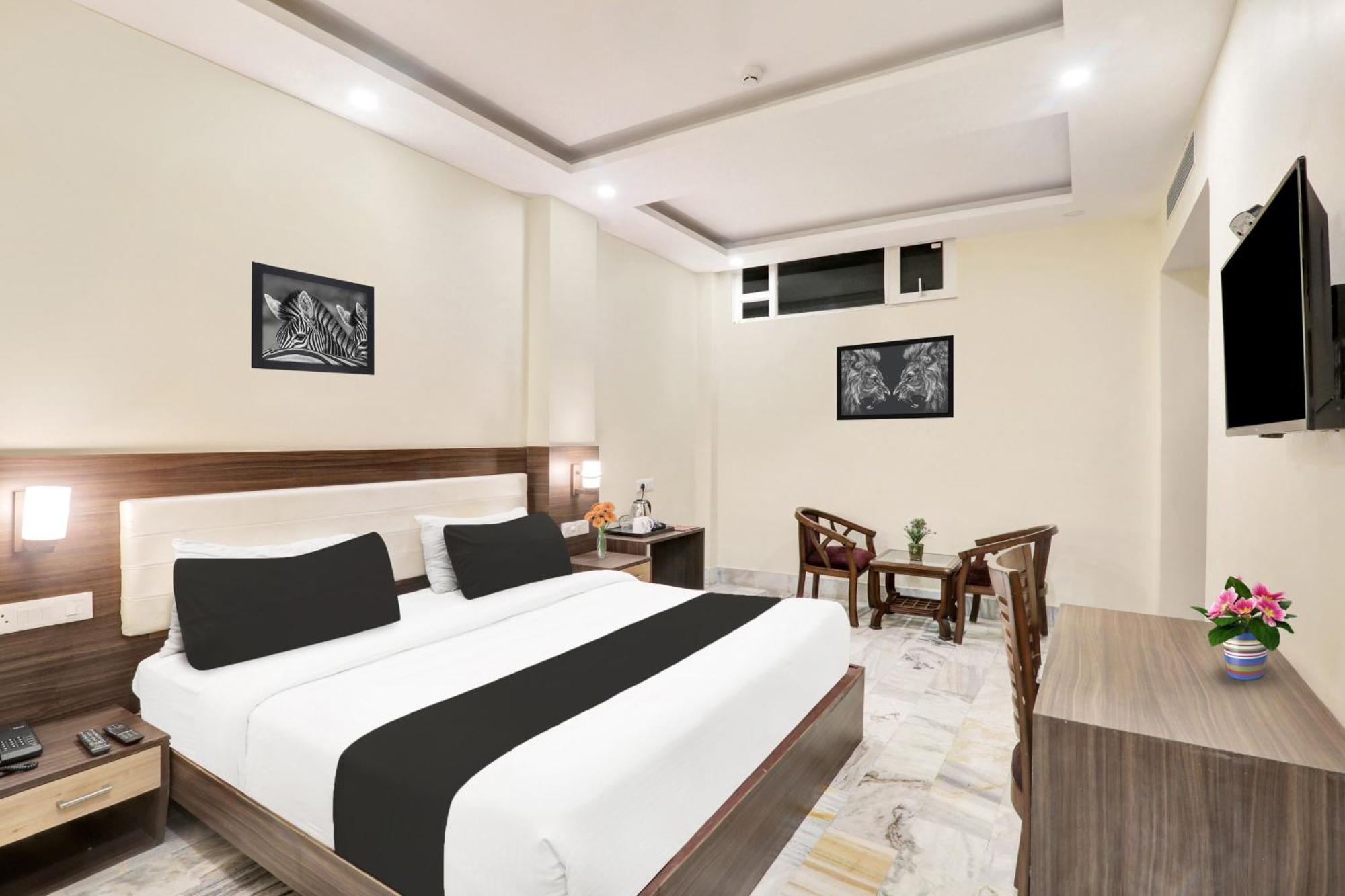 Super Townhouse Kankarbagh Formerly Kunwar Alcajars Patna  Exteriör bild