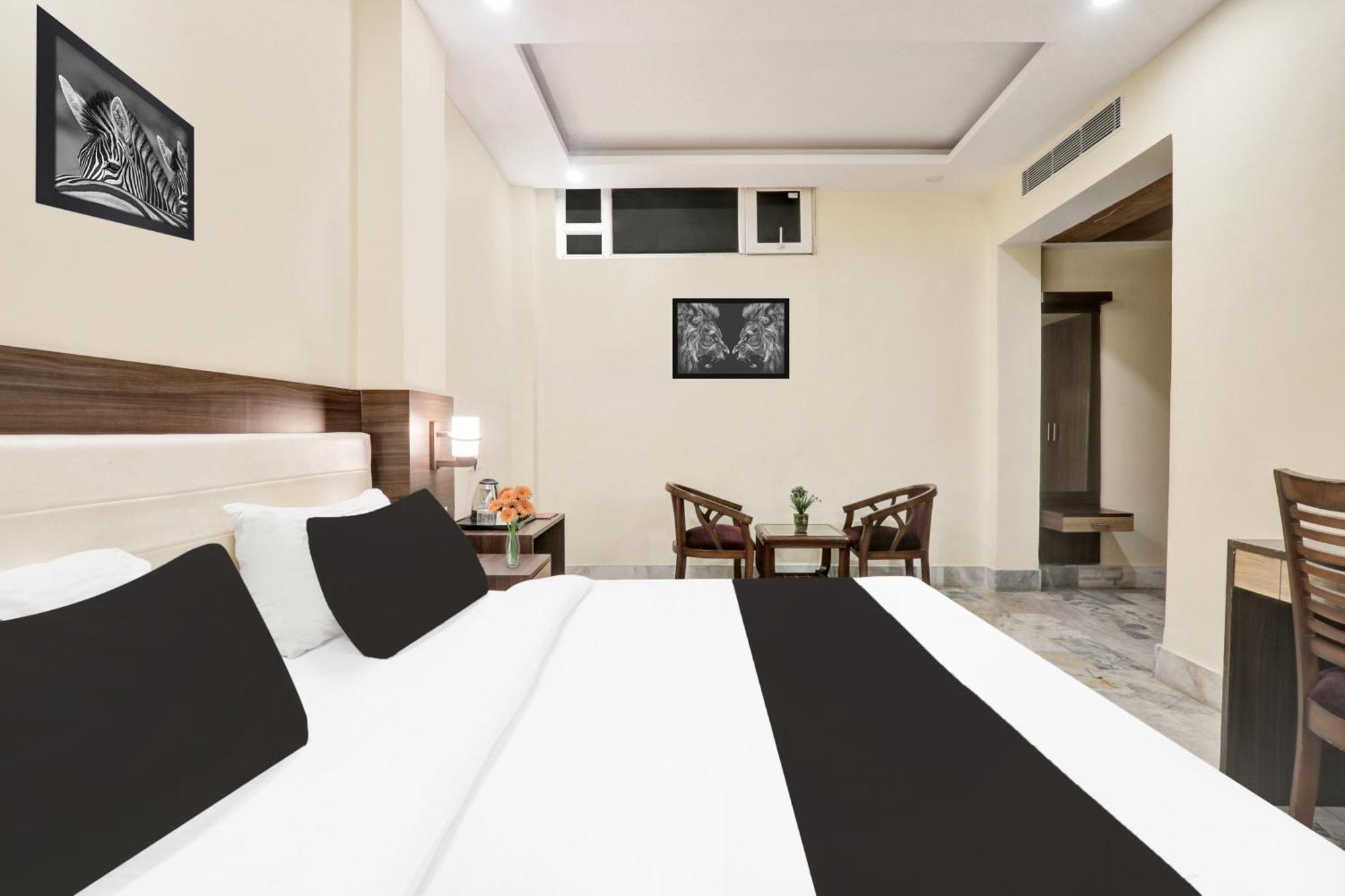 Super Townhouse Kankarbagh Formerly Kunwar Alcajars Patna  Exteriör bild