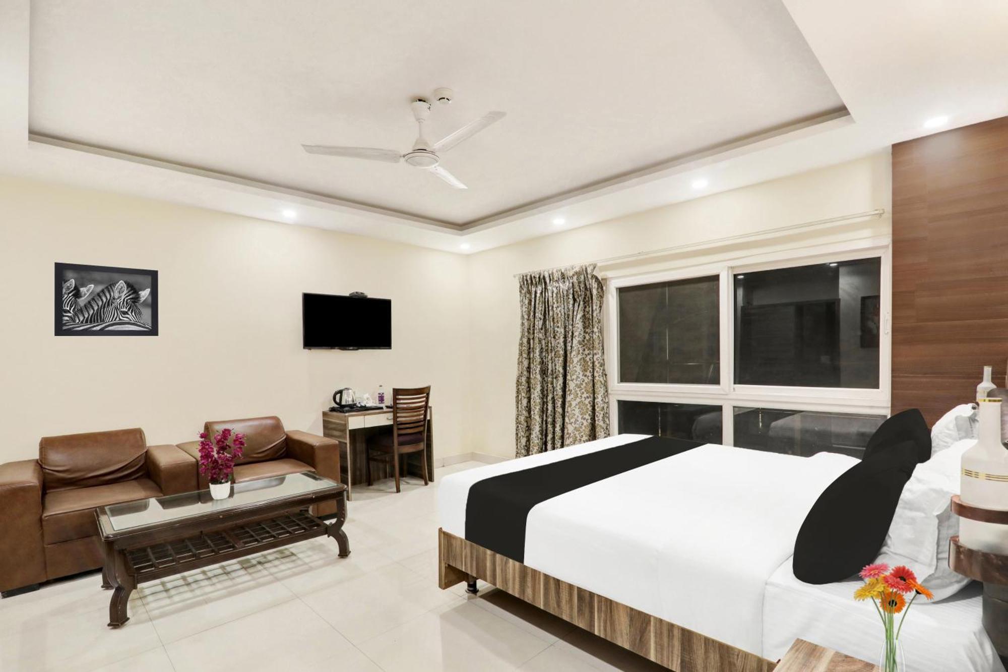 Super Townhouse Kankarbagh Formerly Kunwar Alcajars Patna  Exteriör bild