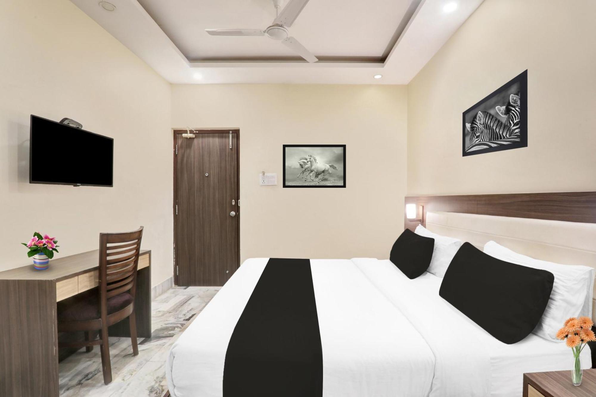 Super Townhouse Kankarbagh Formerly Kunwar Alcajars Patna  Exteriör bild