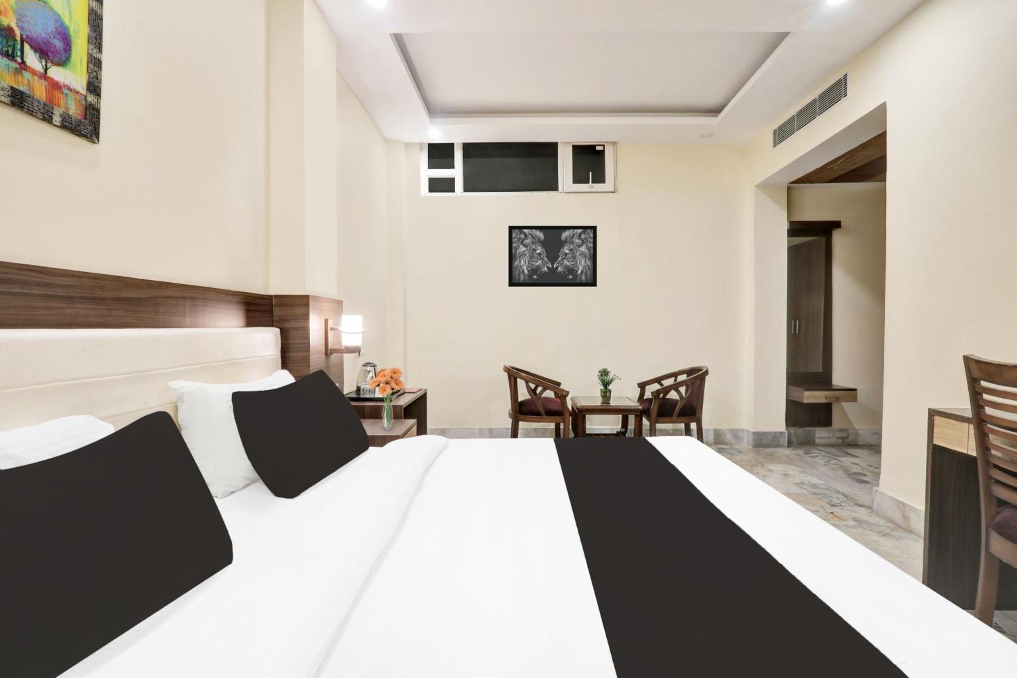Super Townhouse Kankarbagh Formerly Kunwar Alcajars Patna  Exteriör bild