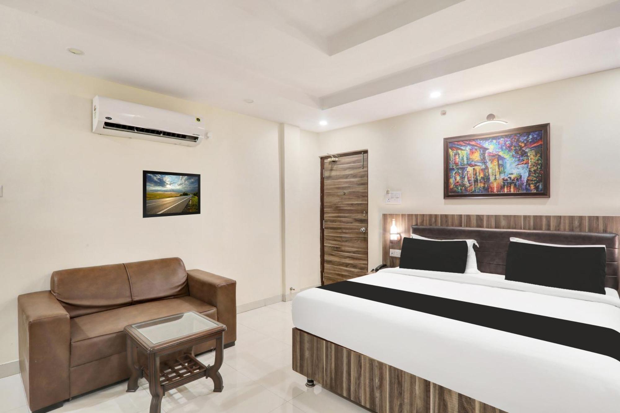 Super Townhouse Kankarbagh Formerly Kunwar Alcajars Patna  Exteriör bild
