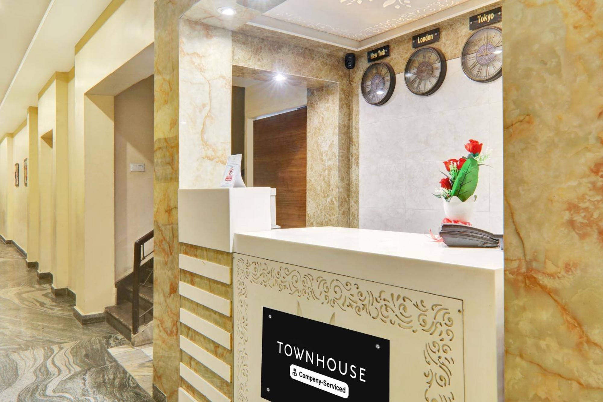 Super Townhouse Kankarbagh Formerly Kunwar Alcajars Patna  Exteriör bild