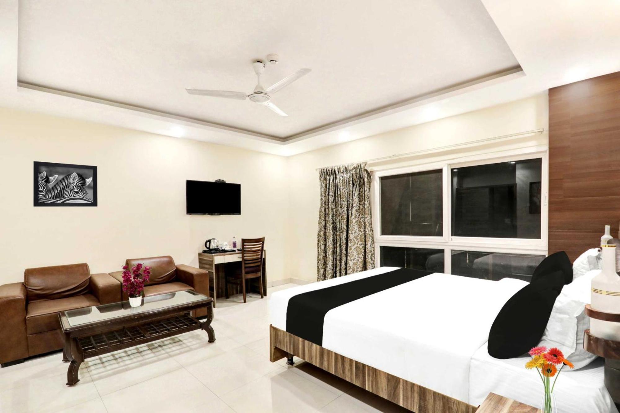 Super Townhouse Kankarbagh Formerly Kunwar Alcajars Patna  Exteriör bild