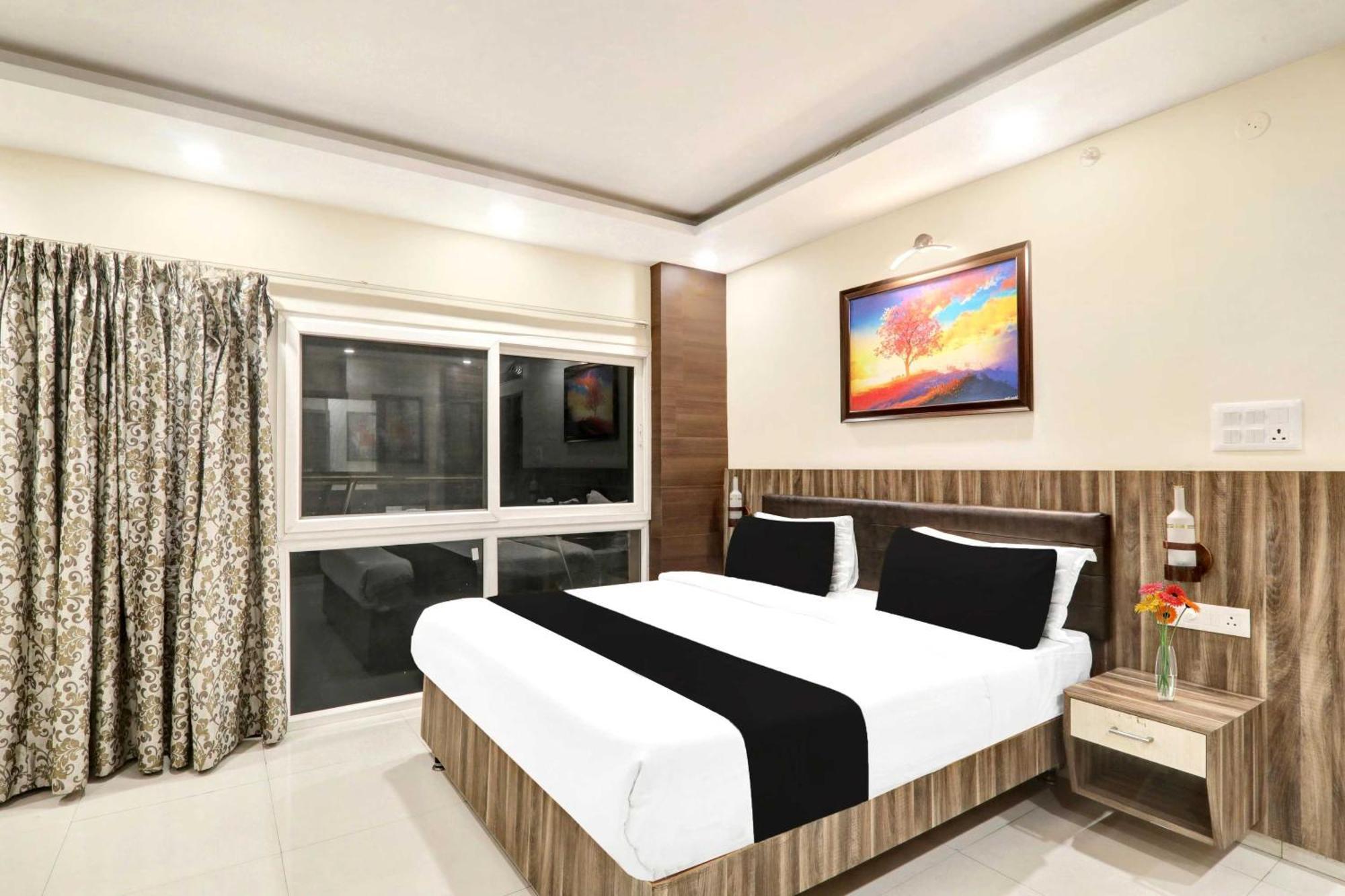 Super Townhouse Kankarbagh Formerly Kunwar Alcajars Patna  Exteriör bild