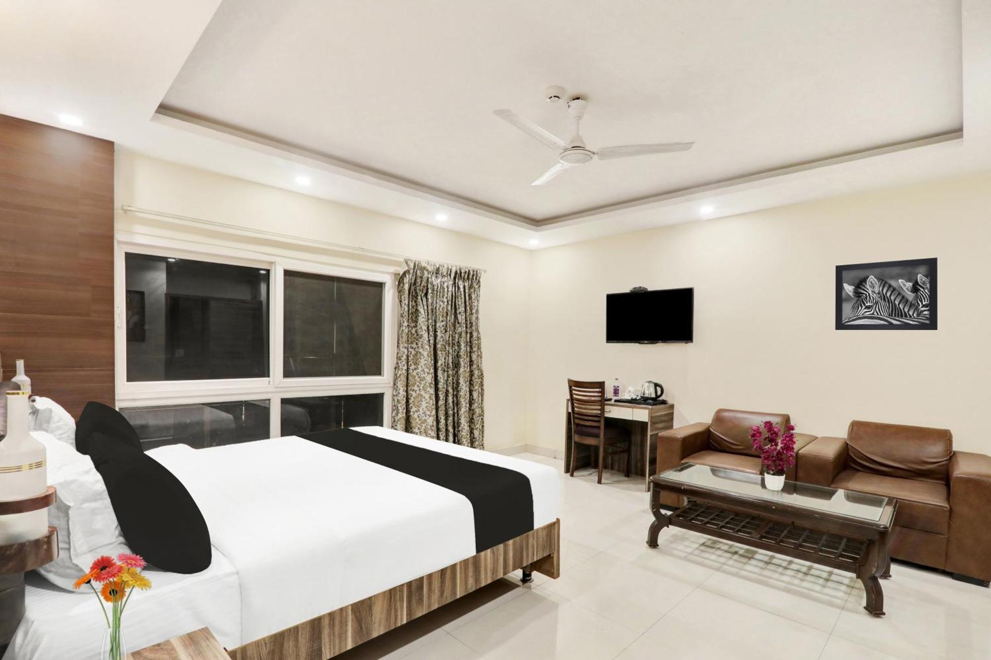 Super Townhouse Kankarbagh Formerly Kunwar Alcajars Patna  Exteriör bild