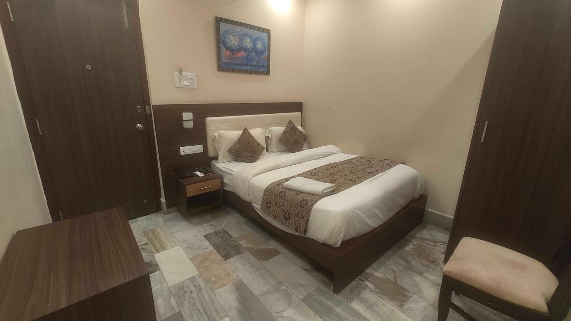 Super Townhouse Kankarbagh Formerly Kunwar Alcajars Patna  Exteriör bild