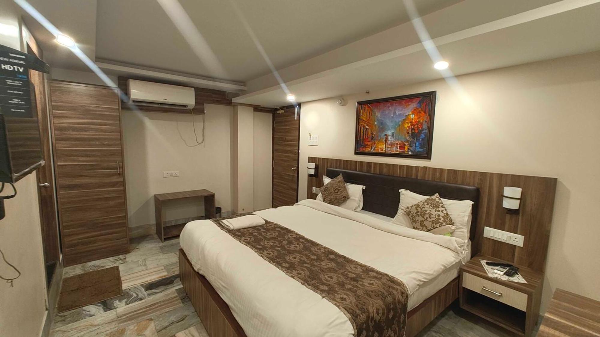 Super Townhouse Kankarbagh Formerly Kunwar Alcajars Patna  Exteriör bild