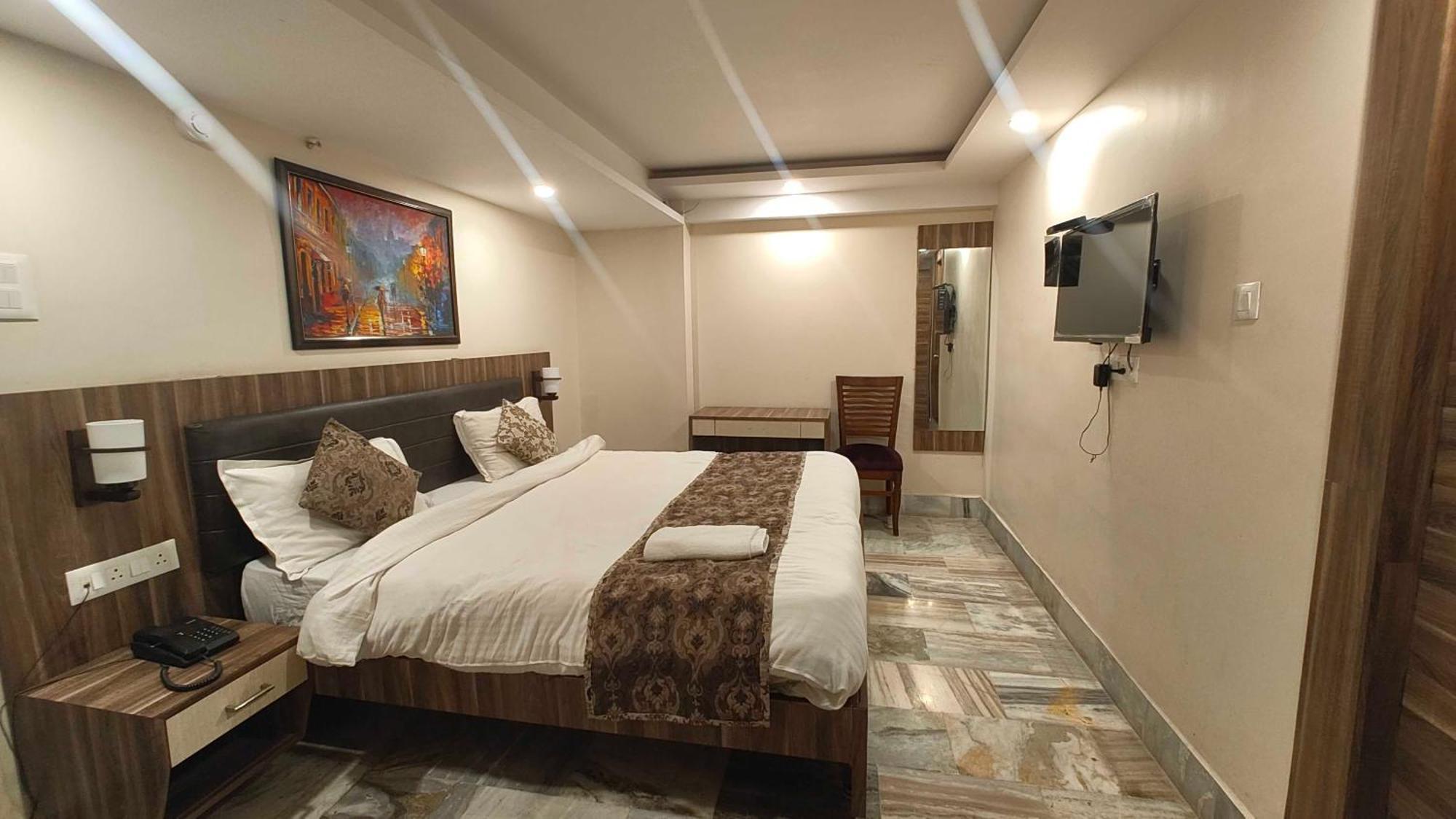 Super Townhouse Kankarbagh Formerly Kunwar Alcajars Patna  Exteriör bild