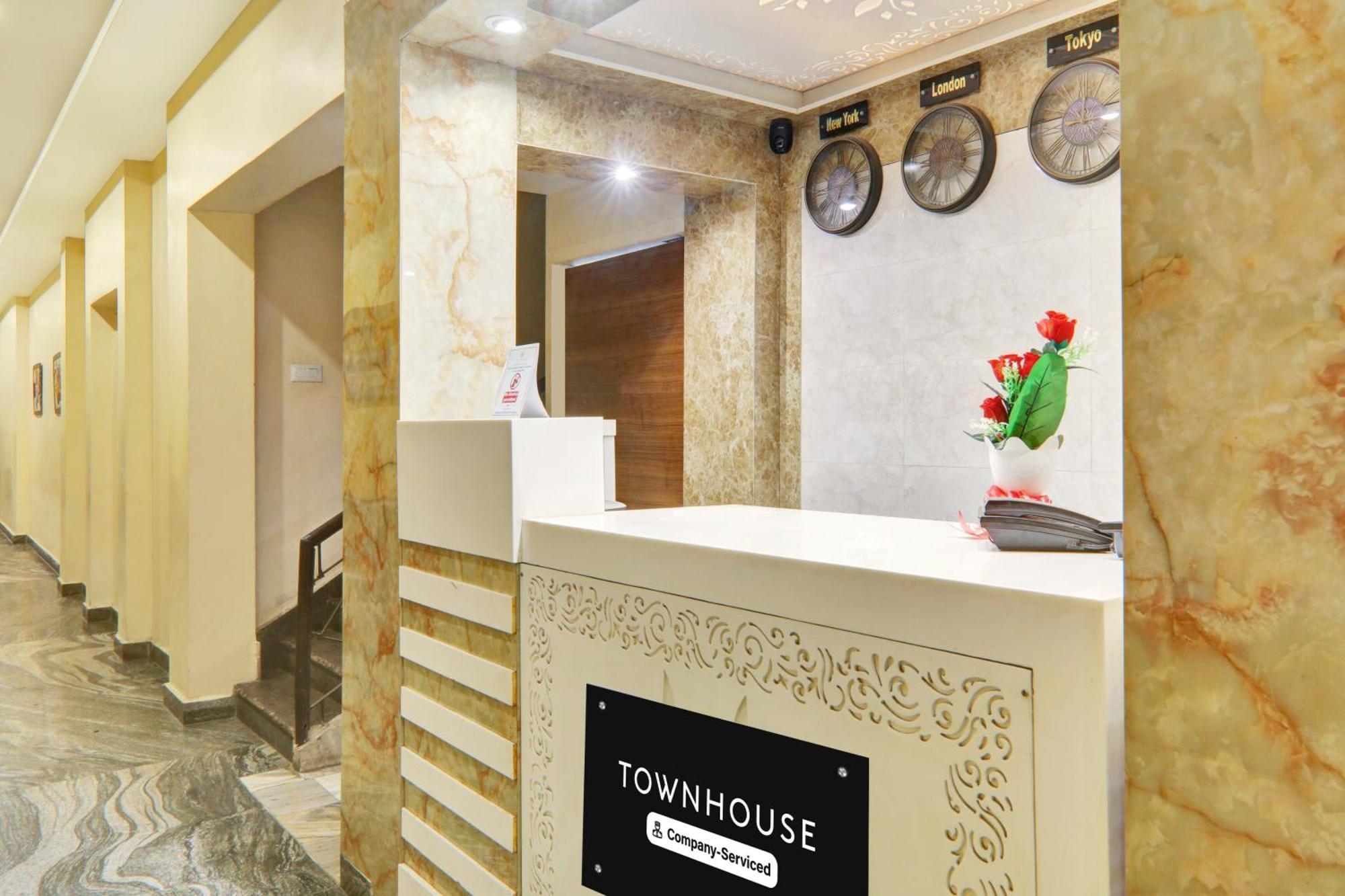 Super Townhouse Kankarbagh Formerly Kunwar Alcajars Patna  Exteriör bild