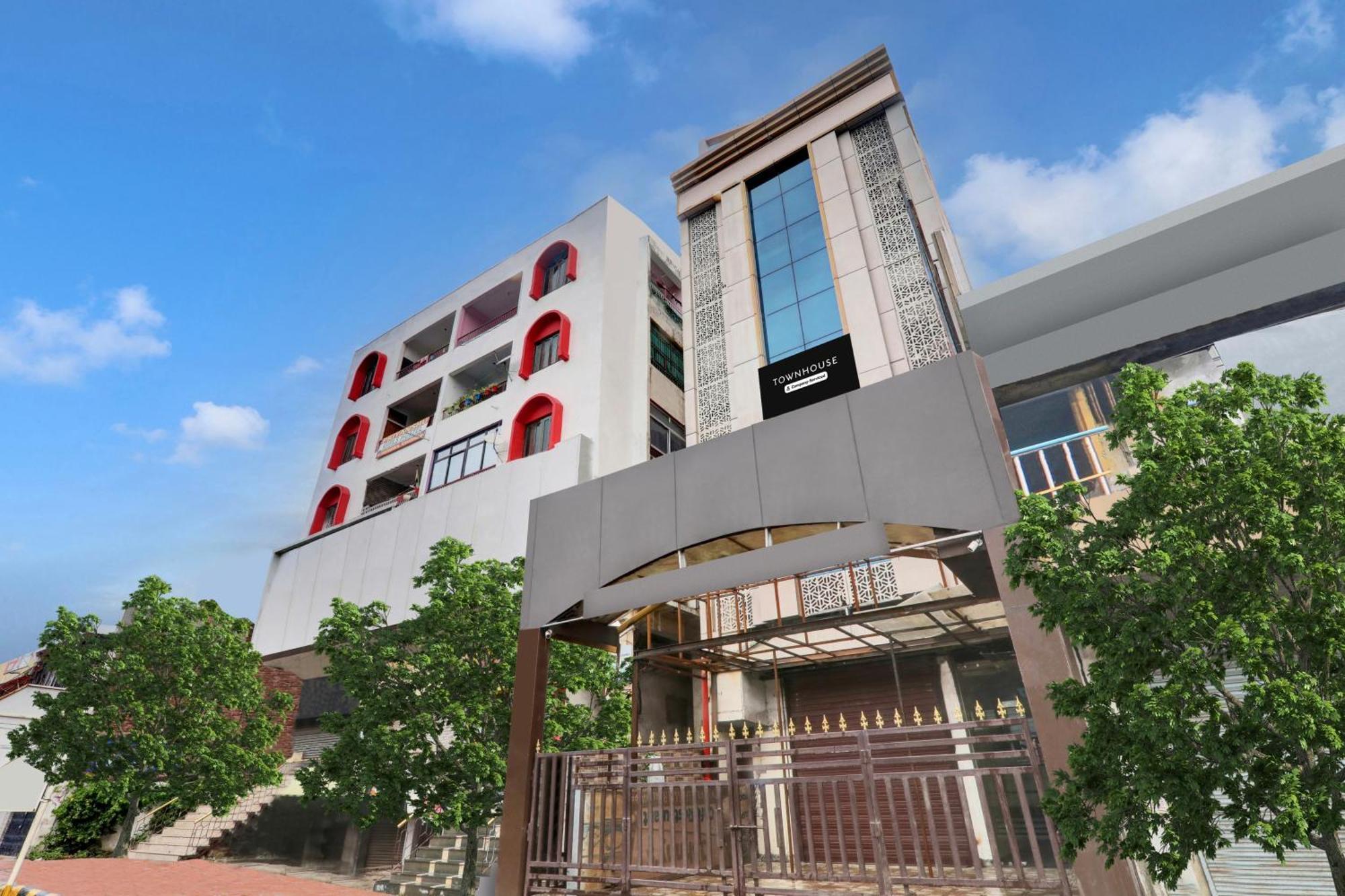 Super Townhouse Kankarbagh Formerly Kunwar Alcajars Patna  Exteriör bild