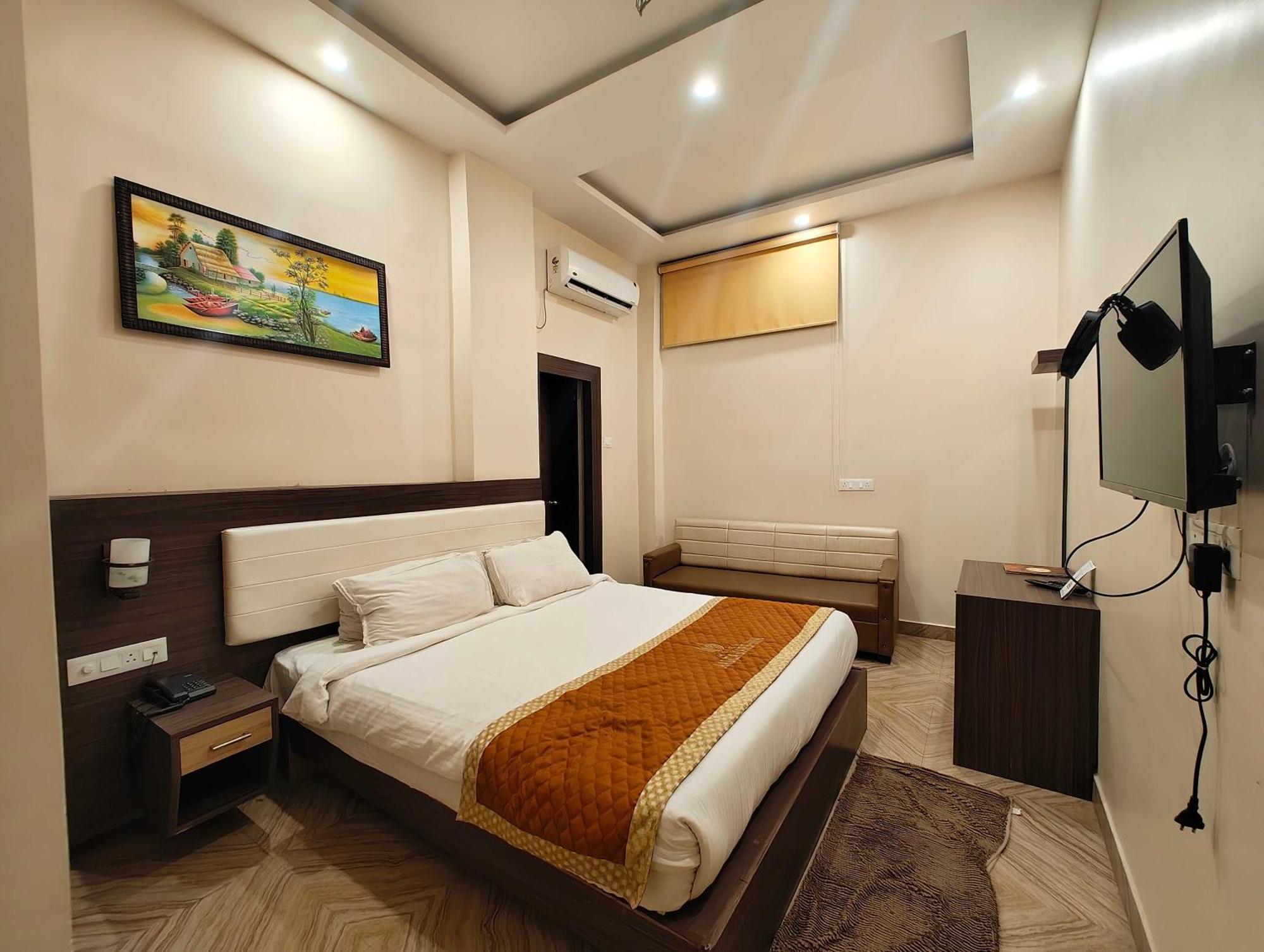 Super Townhouse Kankarbagh Formerly Kunwar Alcajars Patna  Exteriör bild